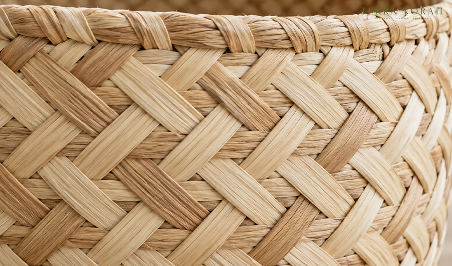 Twill Weave Diagonal Lines and Decorative Movement